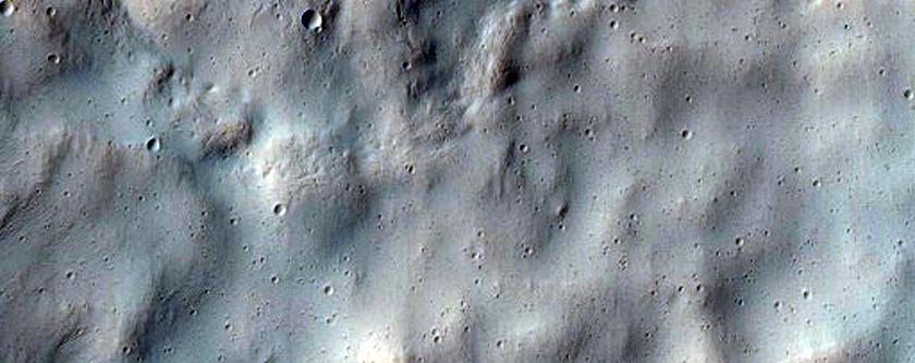Crater recens parvusque intra craterem magnum