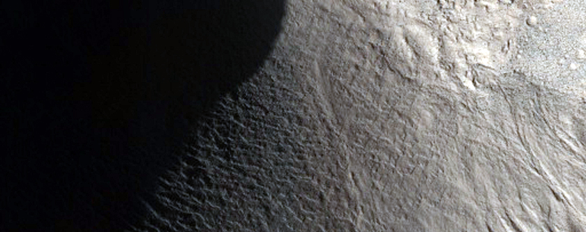 Well-Preserved 2-Kilometer Impact Crater

