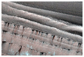 Possible Powder Avalanches in North Polar Scarp