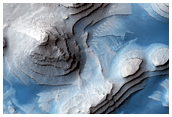 Sedimentos estratificados na Cratera Danielson 