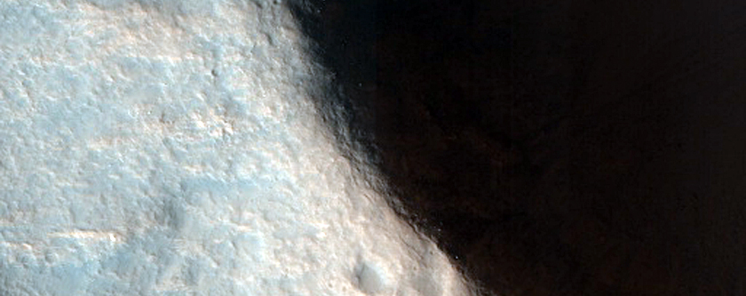 Small Impact Crater in Acidalia Planitia

