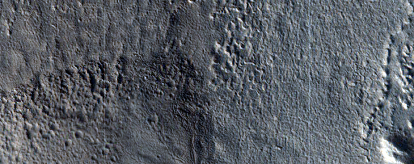 Fragmina laminae circum tumulos in Arcadia Planitia