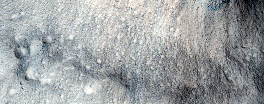  Mesa cum subligare consociato cum rotundo lineamento in Isidis Planitia