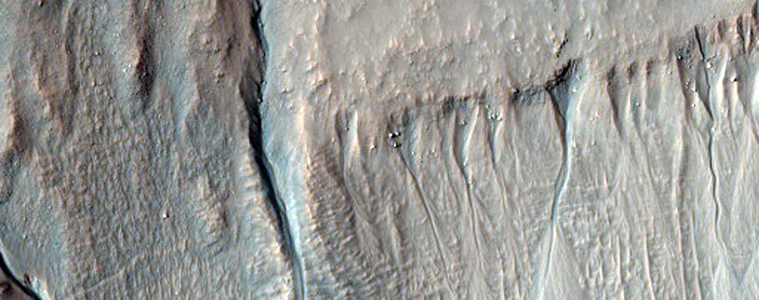 Colliciae crateris murus in Bosporosis Plano