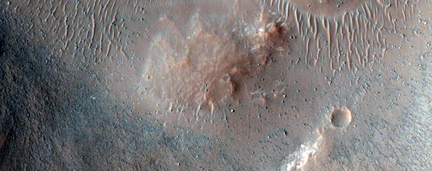 Crater in Terra Sirenum