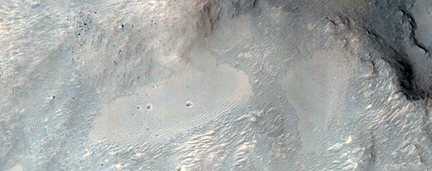 Well-Preserved 6 Kilometer Crater on Floor of Gale Crater