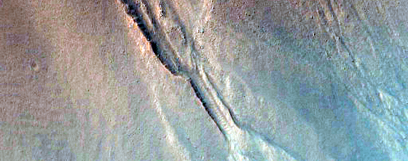 Gullies West of Kaiser Crater