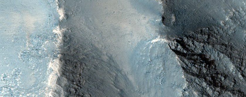 Steep Slopes Near Floor of Central Valles Marineris