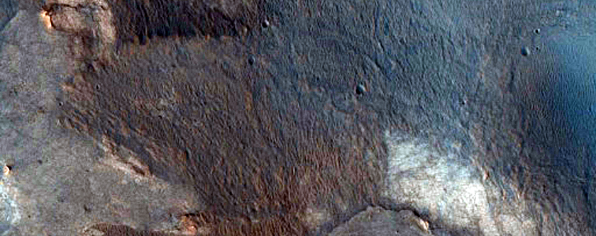 Mogelijke fylosilicaten in een kraterwand in Nili Fossae