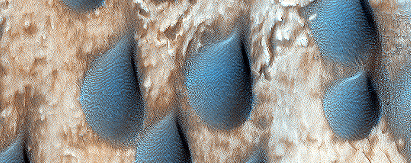 Regentropfen aus Sand im Kopernikus Krater