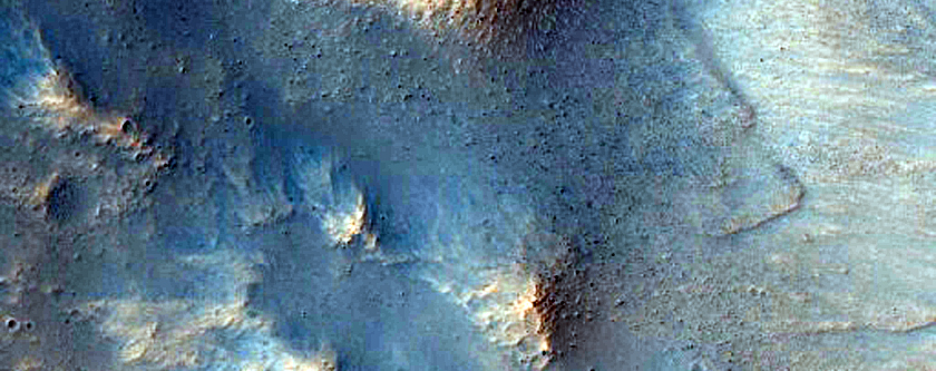 Crater in Terra Sirenum