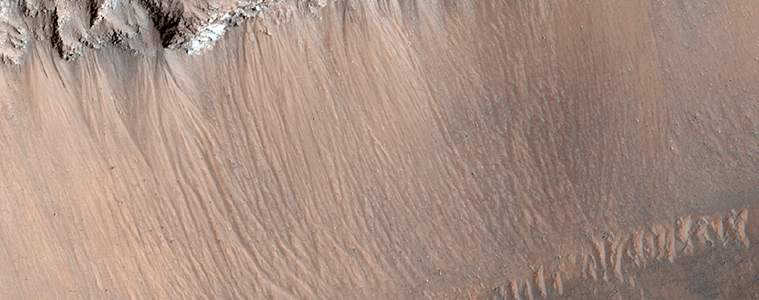 Monitor Slopes in Sirenum Fossae Graben