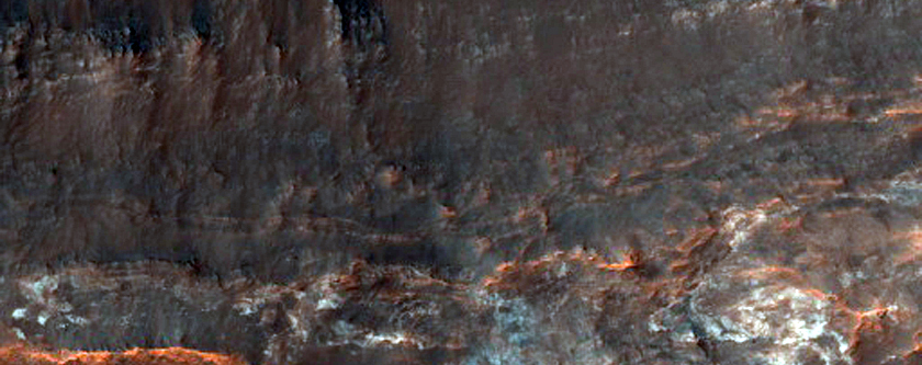Crater in Terra Sirenum