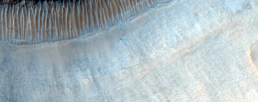 Crater in Terra Sirenum