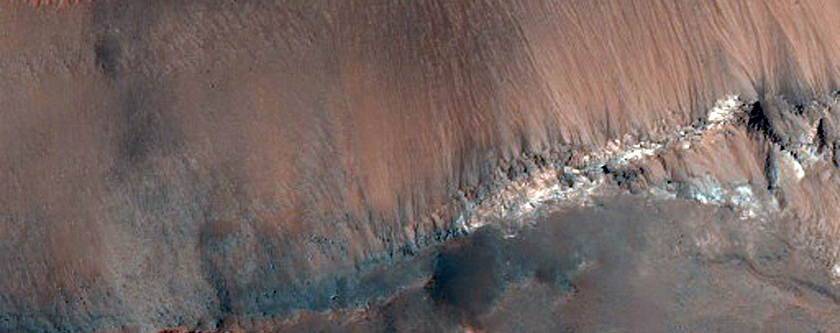 Monitor Slopes in Sirenum Fossae Graben