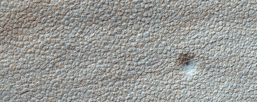 Lineamentum forma semi-flabelli ad ultimam vallem in cratere
