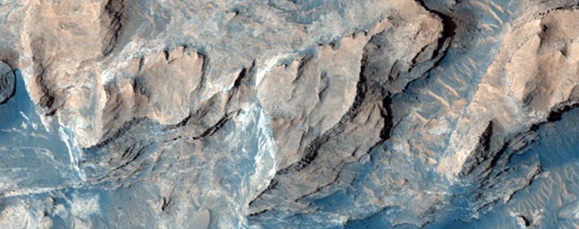 Layers in Crommelin Crater