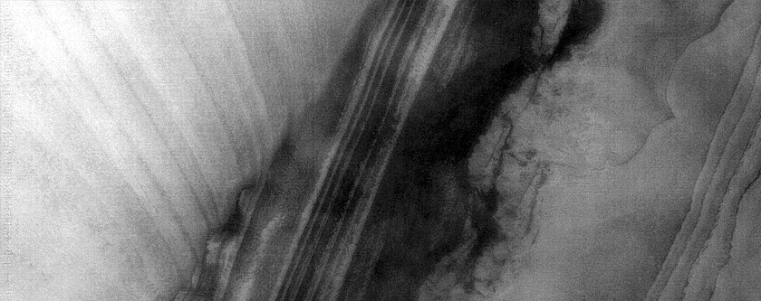Avalanche Monitoring at Steep Chasma Boreale Headscarp