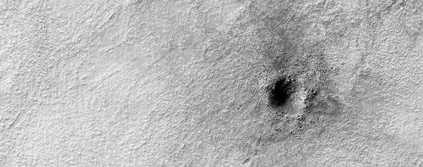 Small Fresh Impact Crater on Hellas Planitia Floor