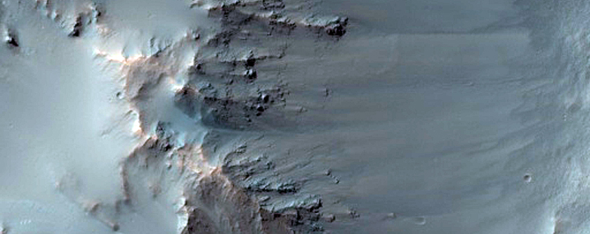 Western Rim of Well-Preserved Impact Crater in Tyrrhena Terra