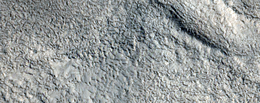 Channels on Crater Rim in Arabia Terra