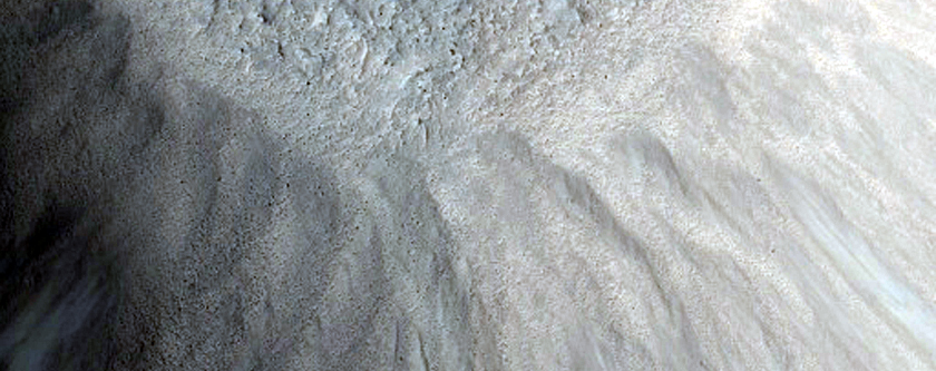 Recent Crater in Isidis Planitia