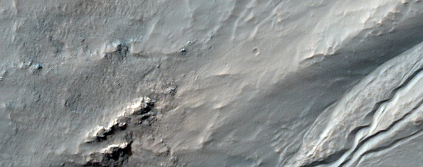 Gullies in Crater in Northeastern Hellas Planitia