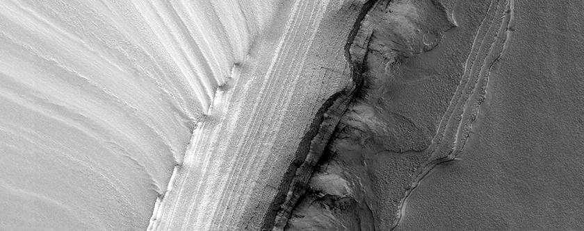 Avalanche Monitoring at Steep Chasma Boreale Headscarp