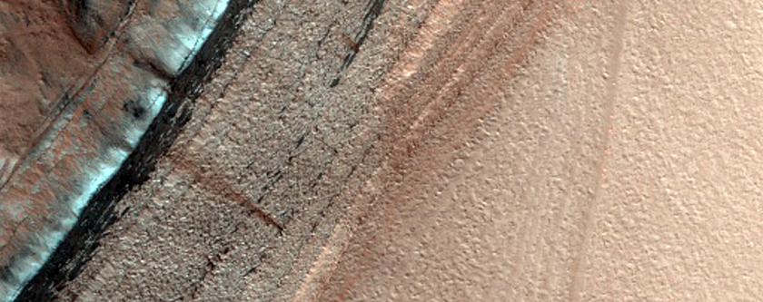 Avalanche Monitoring at Steep Chasma Boreale Headscarp