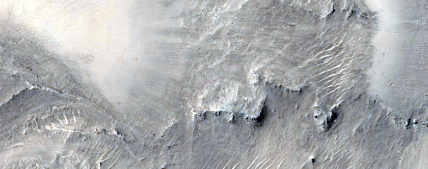 Well-Preserved 8-Kilometer Impact Crater in Isidis Planitia