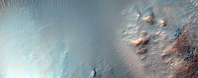 Flow on Floor of Isil Crater