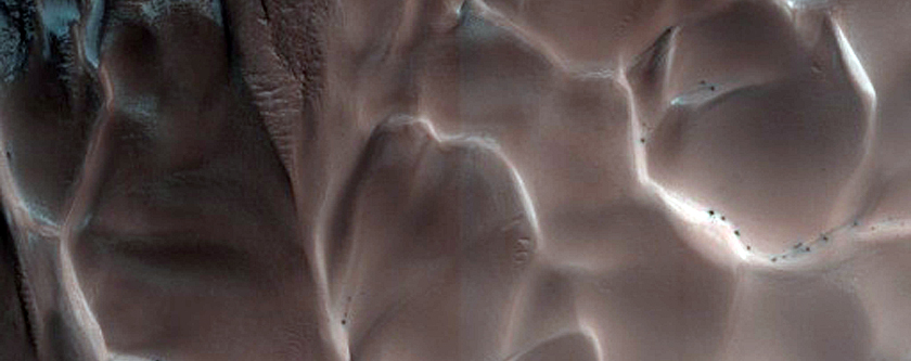 Dunes with Serious Slope Streaks Dubbed Tleilax