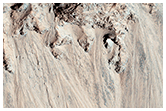 Krater met puinschorten Tyrrhena Terra