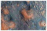 Goed bewaard gebleven krater in Hesperia Planum