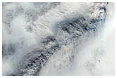 Valles in ora Crateris Adams
