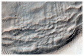 Ravines dans un cratre dans Terra Sirenum