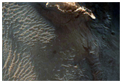 Knobs with Bright Layers in Noctis Labyrinthus