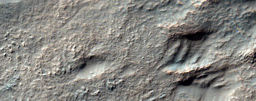 H Κοιλάδα της Αργυρής Λεκάνης δυτικά του Κρατήρα Hale