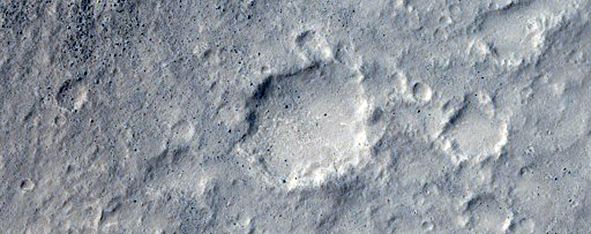 Recens parvusque crater radiis distinctus