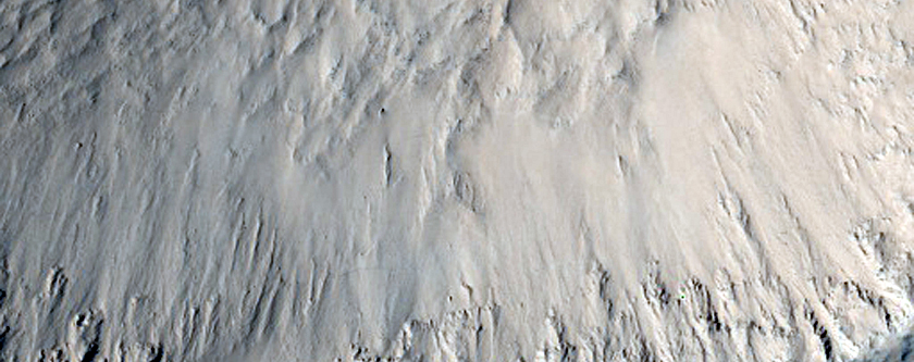Cratere dimpatto ben preservato dal diametro di 3 km