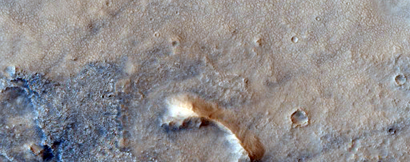 Обратные каналы в кратере Антониади