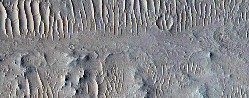 Terrain de couleur claire et fonc dans Kasei Valles