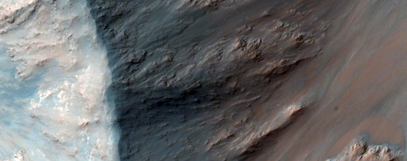Lneas recurrentes de ladera a lo largo de una cresta de Coprates Chasma