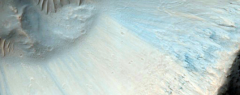Crater recens ictu factus in systemate antiquo canalium