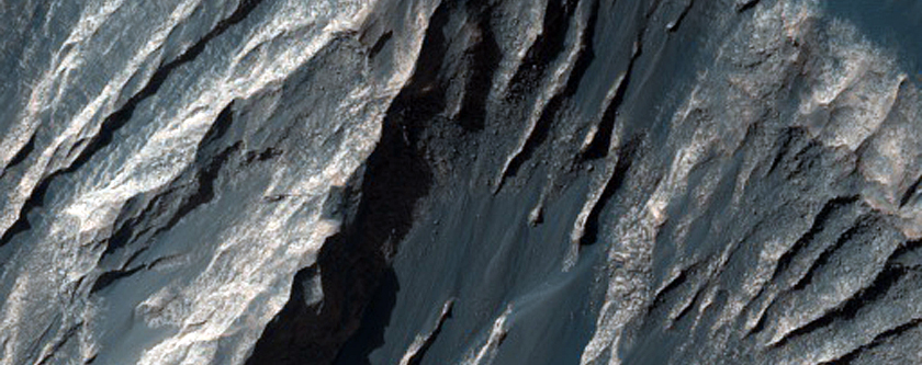 Rochas em camadas em Hebes Chasma