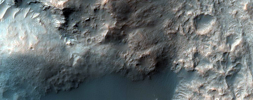 Megabrecha numa cratera ao nordeste de Hesperia Planum