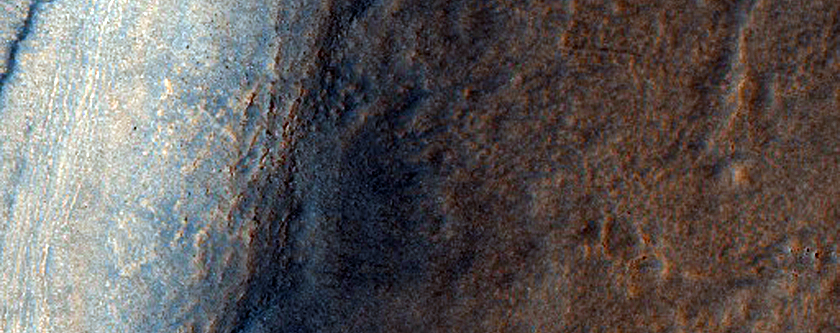 Crater eiecta lobata continens ab occidenti Mensarum Deuteronili