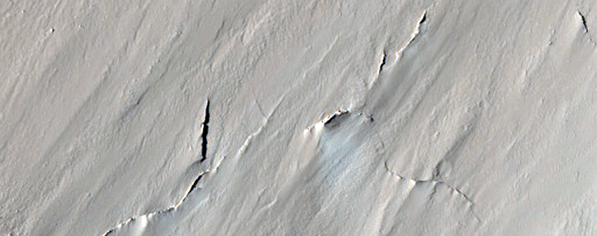 Połnocno-wschodnia część skarpy otaczającej Olympus Mons