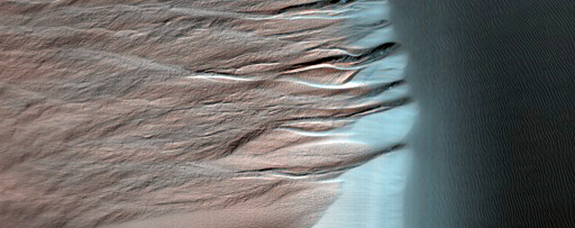 Aktywne wąwozy wydmowe w kraterze Kaiser