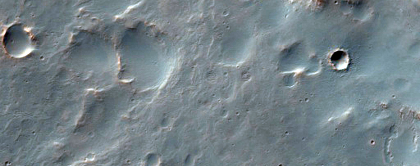 Intercrater Channels and Light-Toned Exposures South of Saheki Crater
